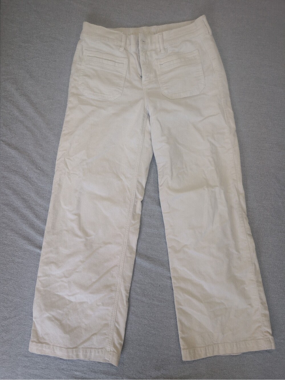 American Eagle white corduroy pants low rise baggy wide leg  size 4